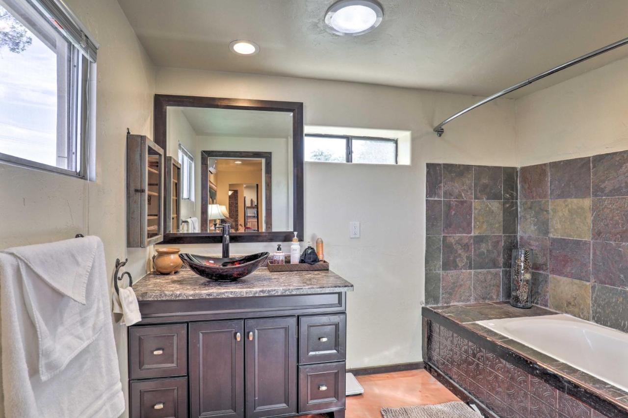 Pet-Friendly Tucson Casita Shared Hot Tub And Porch Βίλα Εξωτερικό φωτογραφία